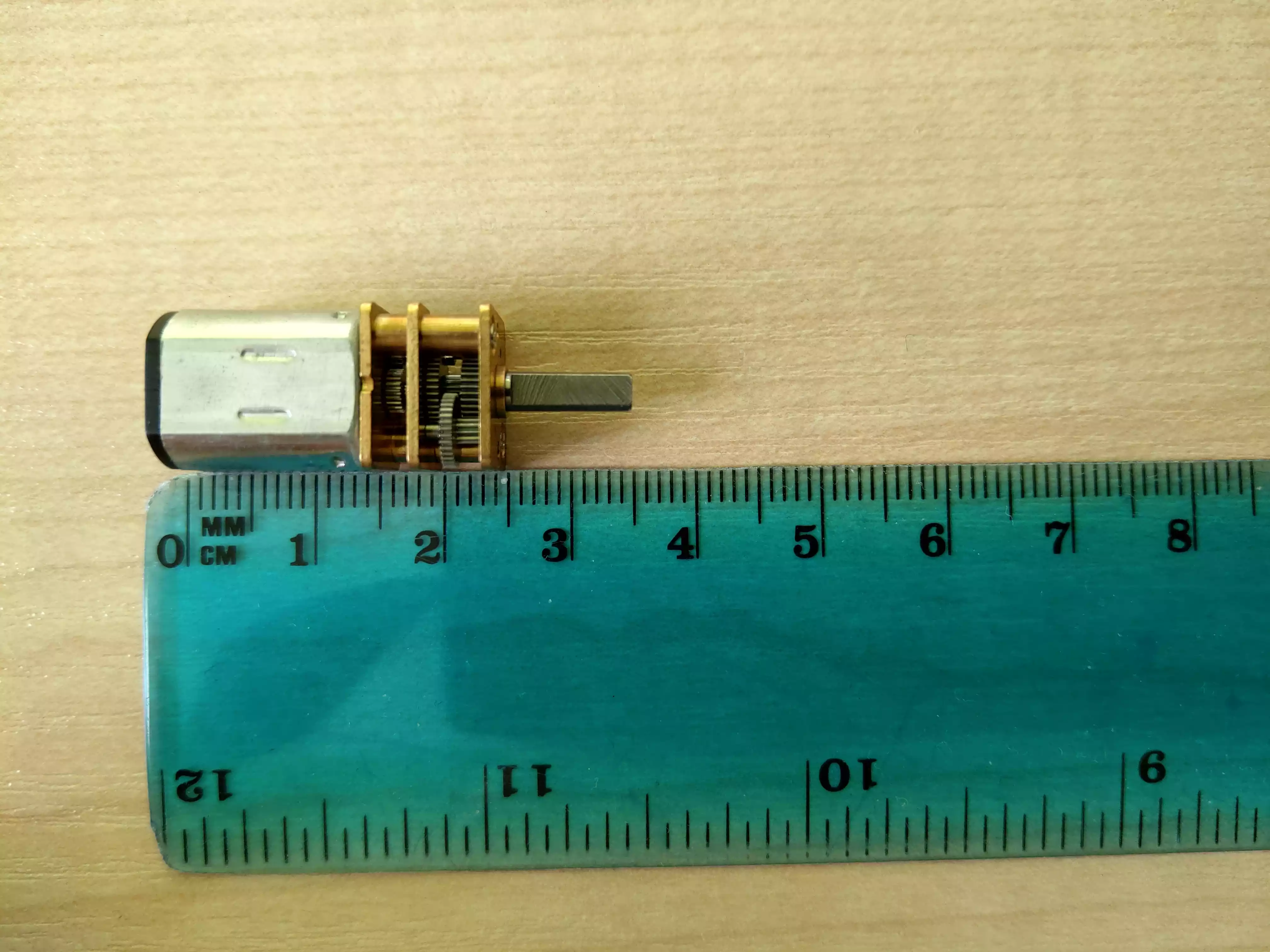 Measurement of one DC motor by a ruler